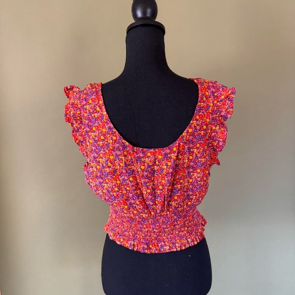 ⭐️ Floral scoop v neck top by patrons of peace - Picture 5 of 5